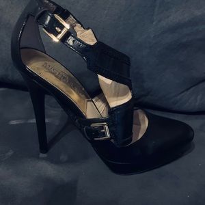 Hardly used Michael kors leather heels beautiful sexy